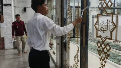 Pengabdian IMIPAS untuk Negeri: Jajaran Imigrasi Entikong Gotong Royong di Rumah Ibadah